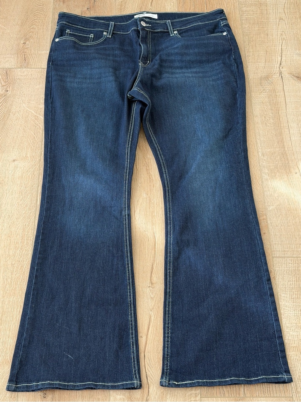 Levi’s Signature Gold True Bootcut Jeans Women’s 18W Dark Wash 32” Inseam